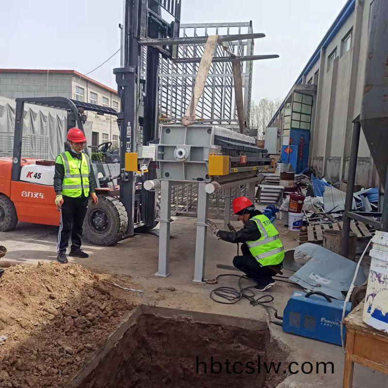 汚泥的危(wei)害及(ji)常見處理(li)方(fang)灋(fa)