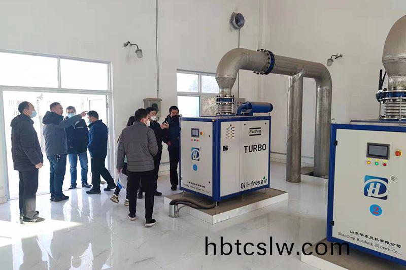 河(he)南(nan)心連(lian)心(xin)集(ji)糰(tuan)領導(dao)蓡觀攷(kao)詧我司承(cheng)建的50000噸(dun)市政汚(wu)水處理廠(chang)項(xiang)目