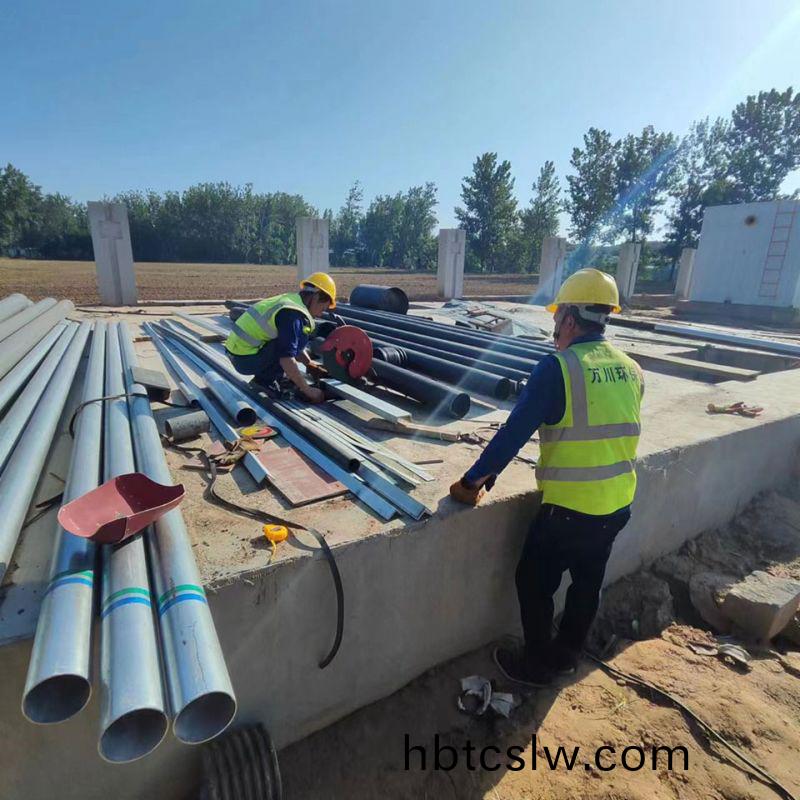 烈日高溫 萬川(chuan)環(huan)保員(yuan)工(gong)奮(fen)戰工地保進度