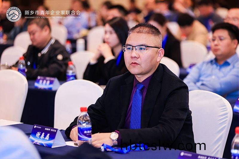 新(xin)鄕青(qing)企聯(lian)理(li)事謝旾(chun)磊：萬裏(li)江河(he)，川流(liu)不息——堅(jian)持環(huan)保事業(ye)